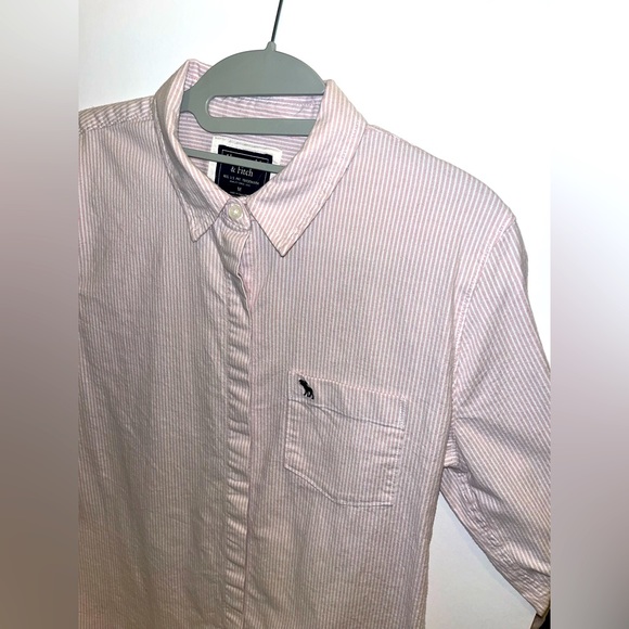 A&F NWOT Button Up - Picture 5 of 10